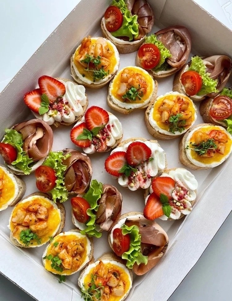 Бокс с кростини и закусками